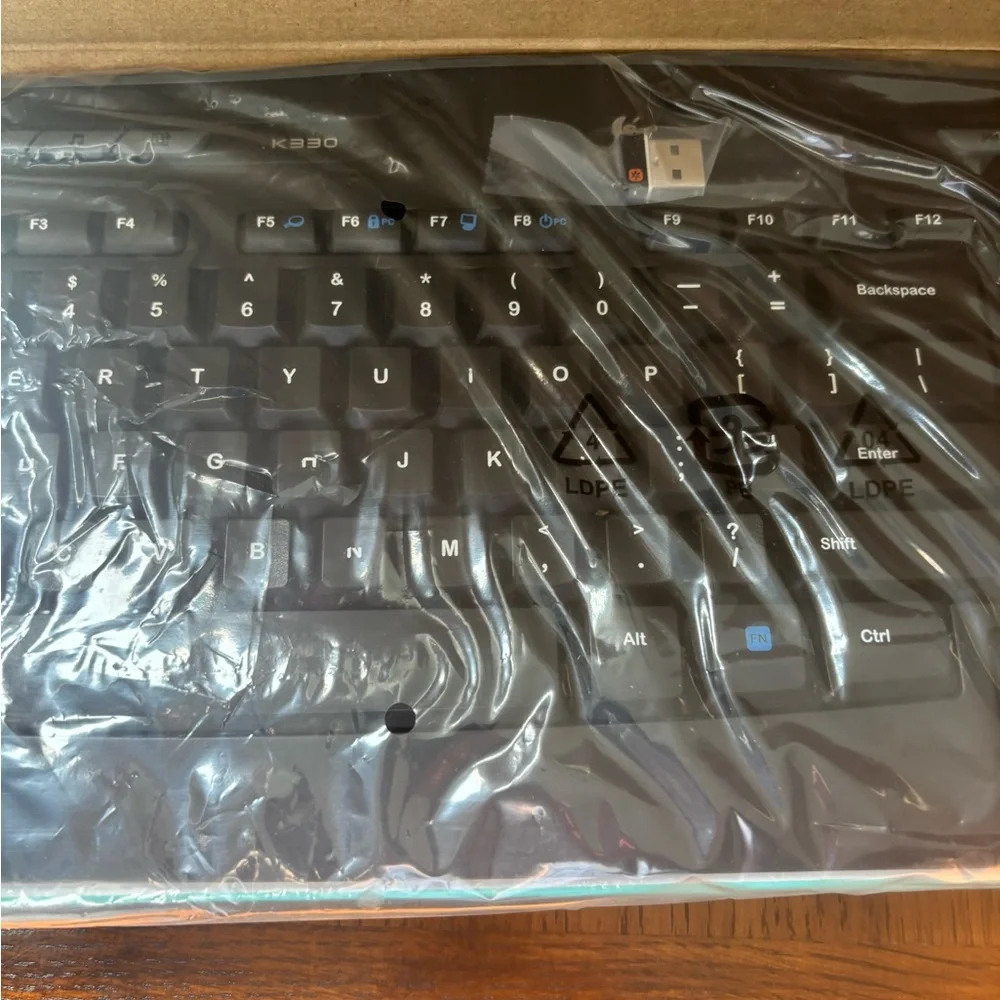 Logitech Wireless Keyboard and mouse MK320 new